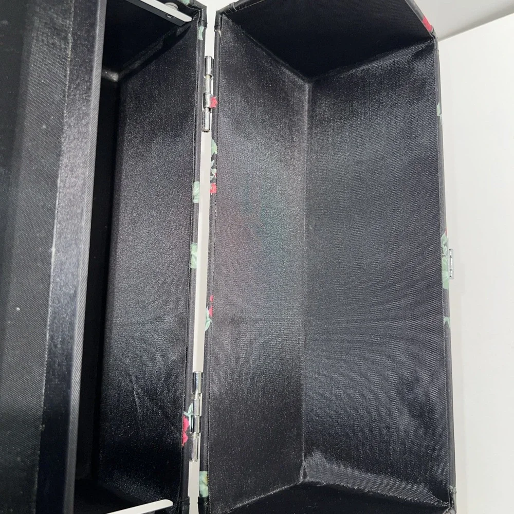 Make-up‎ 2 Tiered Shelves Travel Case Hardshell Black Roses
